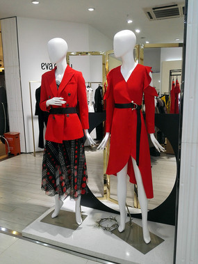 霓裳背后的灵魂 服装模特如何让服饰真正“活”起来